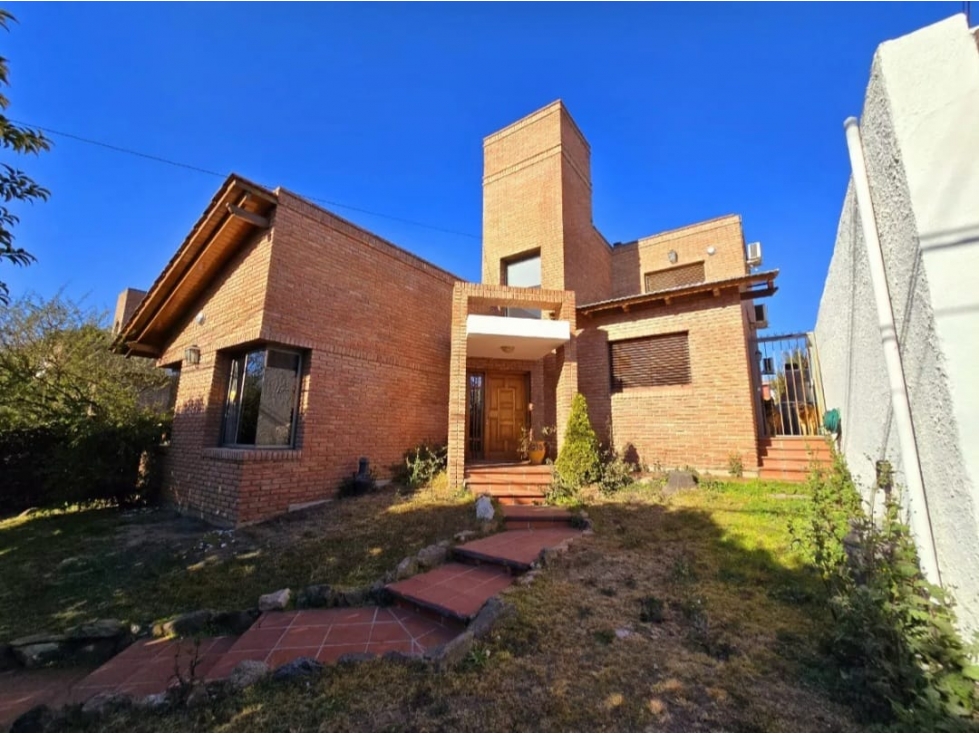 Casa con pileta - Barrio Miguel Muñoz - Villa Carlos Paz — foto 4