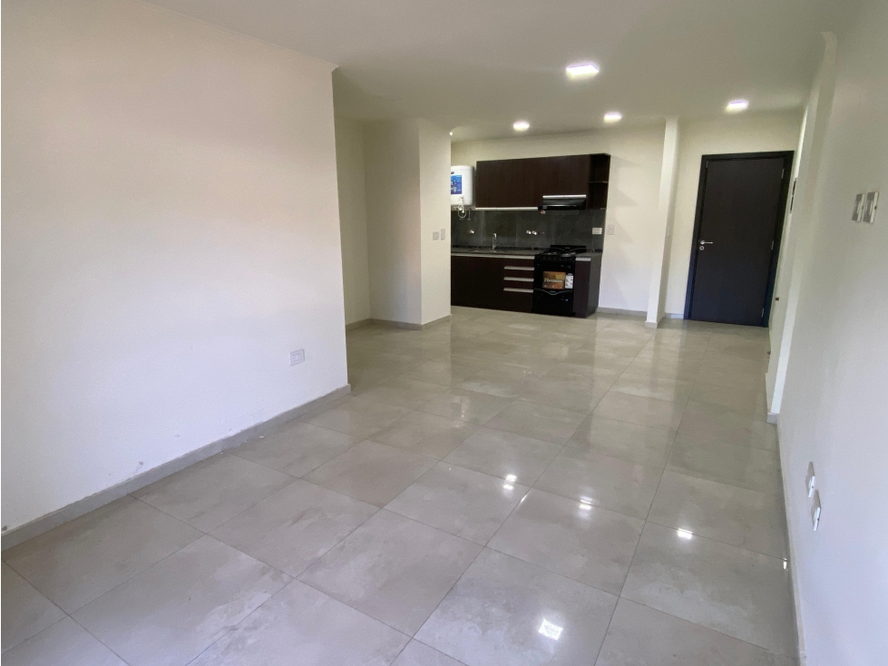 DEPTO EN MIRALEJOS 15, 1 DORMITORIO, AL FRENTE CON BALCON. CENTRO — foto 4