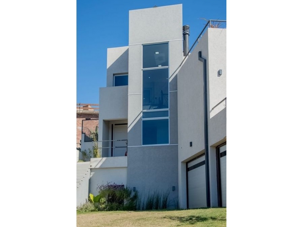 VENTA - Casa de categoria, 3 dormitorios. Villa Del Lago, Carlos Paz — foto 3
