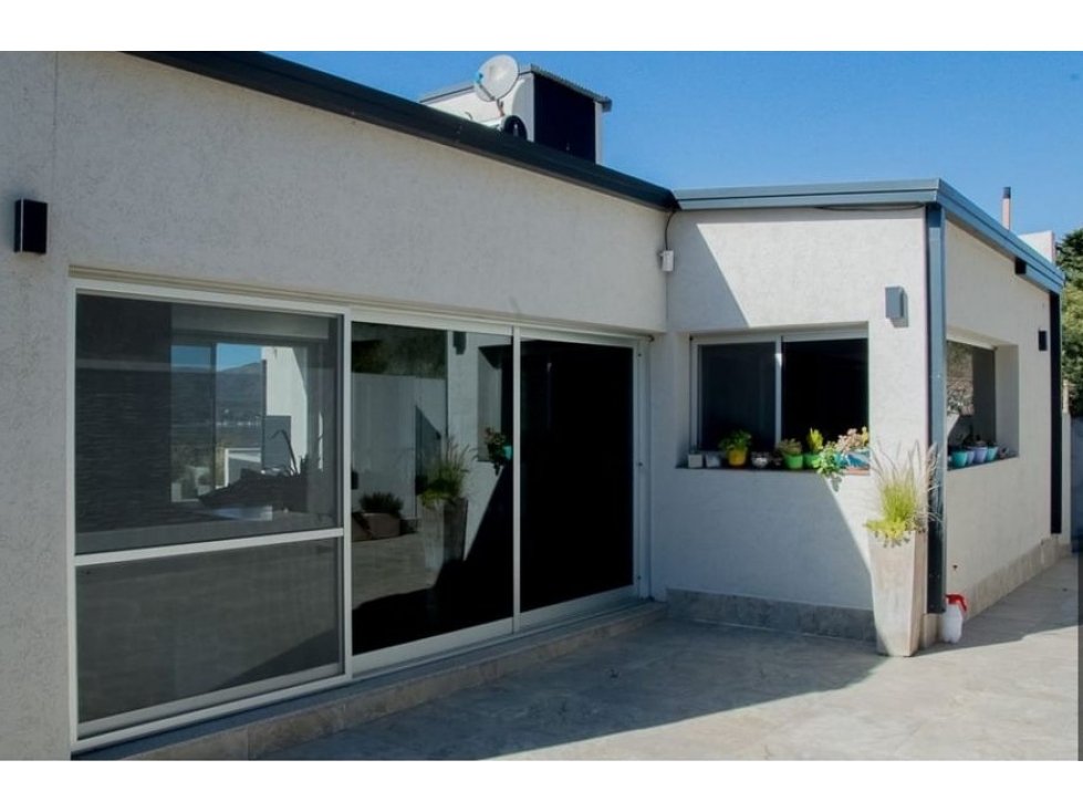 VENTA - Casa de categoria, 3 dormitorios. Villa Del Lago, Carlos Paz — foto 5