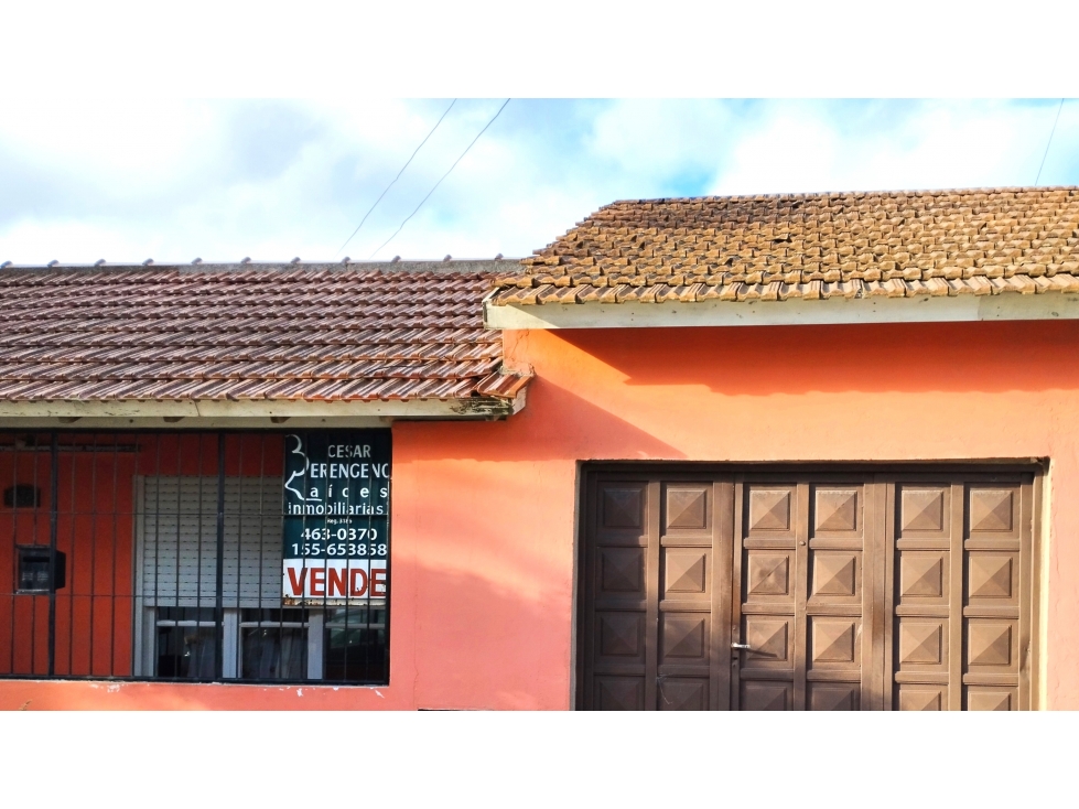 Casa grande! Con departamento al fondo y garaje!!!