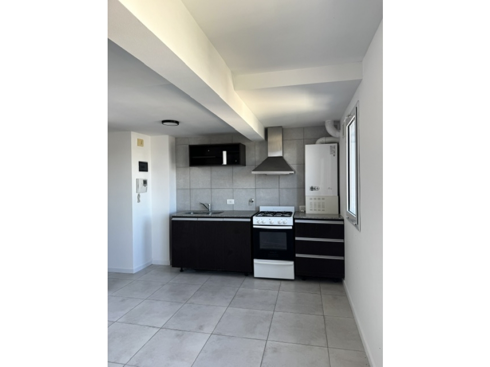 VENTA DEPTO. 2 AMB. A LA CALLE C/ COCHERA FIJA Y BAULERA.VILLA PRIMERA - 5