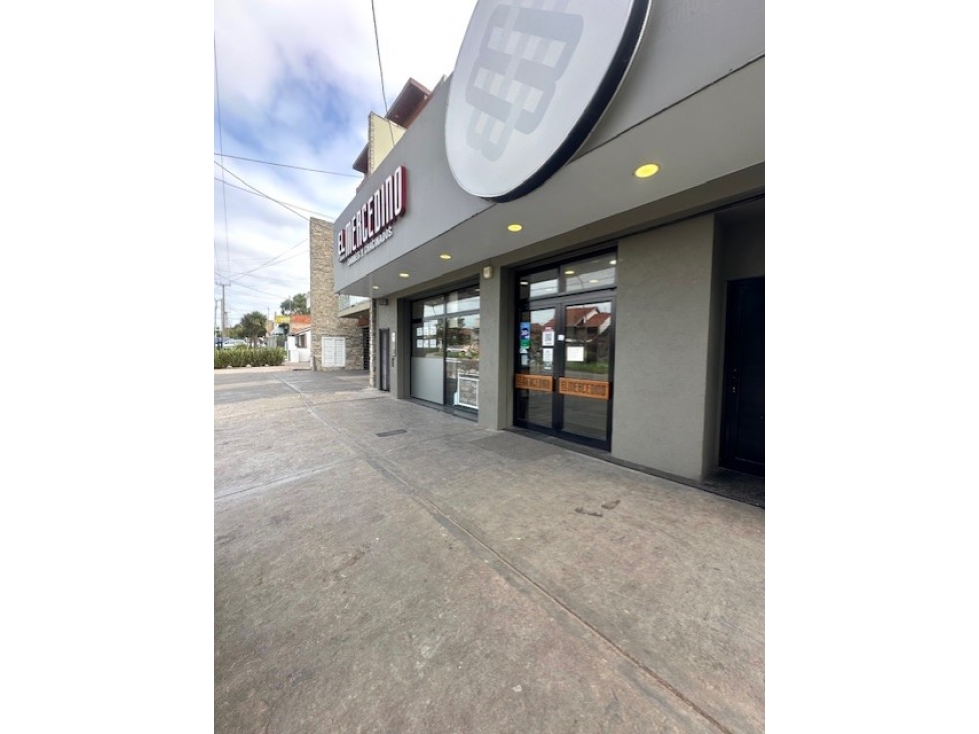 VENTA EN BLOCK 2 LOCALES COMERCIALES + VIVIENDA + LOSA — foto 2