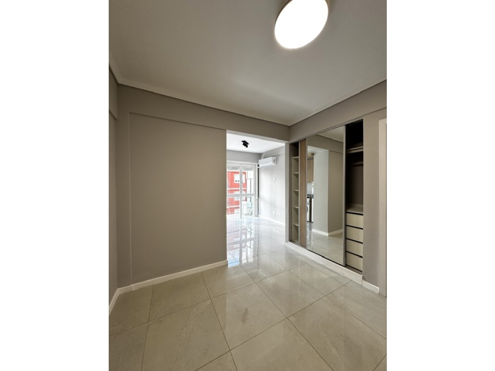 VENTA DEPTO.1 AMB.RECICLADO. A LA CALLE CON BALCON.CENTRO - 2