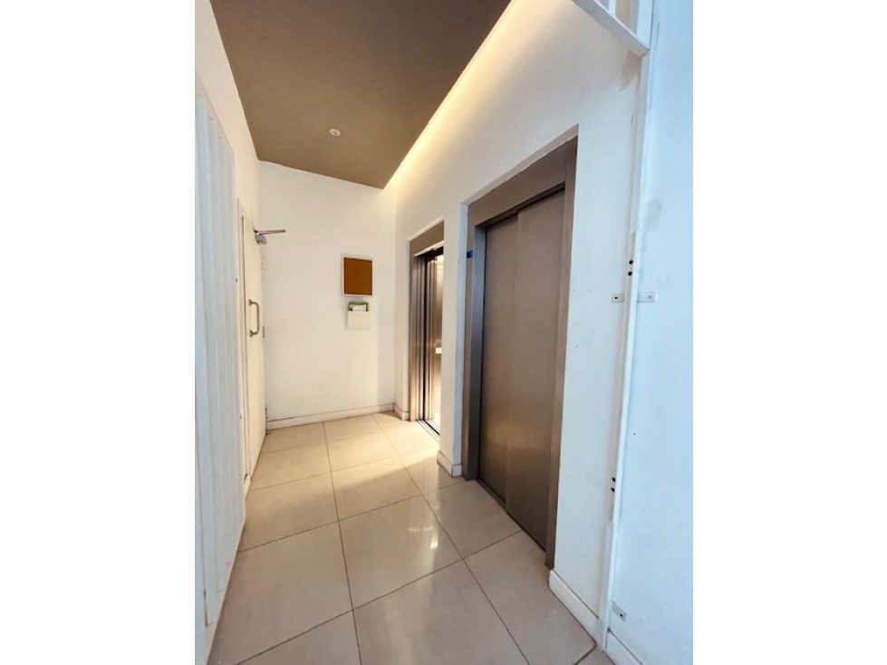 VENTA OFICINA EN SEMIPISO. EDIF. LINE HOUSE. ZONA PLAZA MITRE - 4