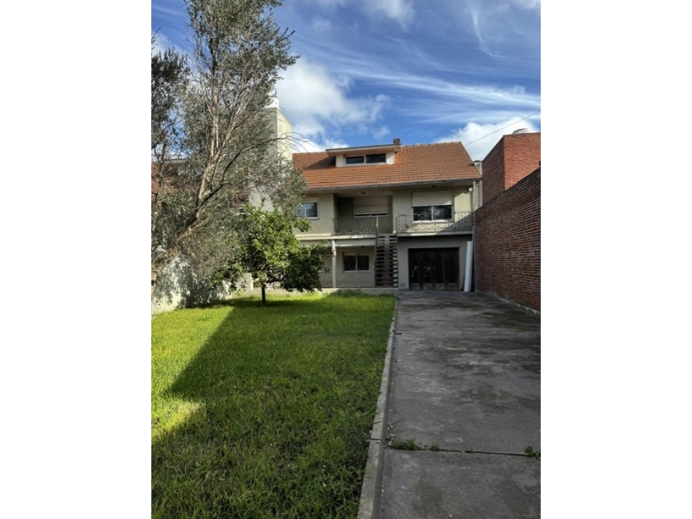 OPORTUNIDAD! VENTA DOS CASAS DE 4 AMB.C/U. PARQUE,GARAGE Y TERRAZA. - 4