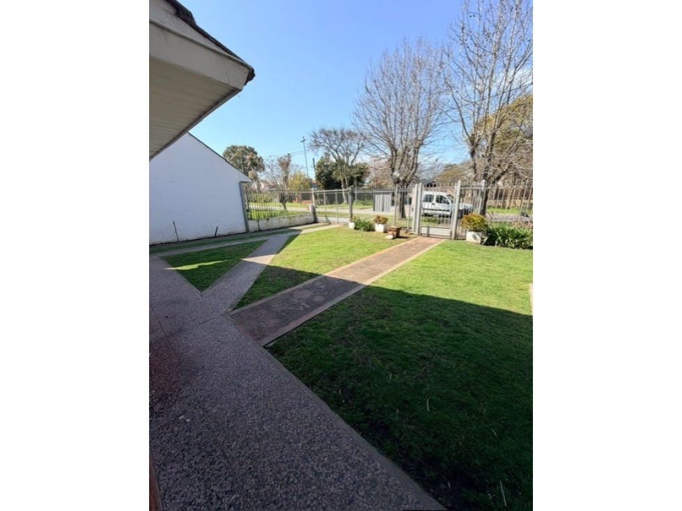 VENTA CASA 6 AMB. C/ GRAN PARQUE, QUINCHO Y GARAGE. LOPEZ DE GOMARA — foto 4