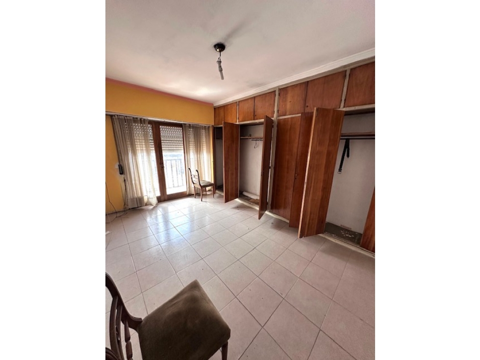 VENTA CASA EN PH DE 4 AMB. C/ GARAGE, QUINCHO Y PARQUE. A RECICLAR - 6