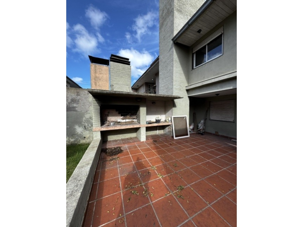 OPORTUNIDAD! VENTA DOS CASAS DE 4 AMB.C/U. PARQUE,GARAGE Y TERRAZA. - 5