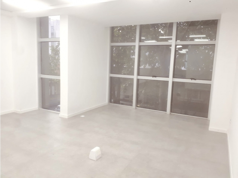VENTA OFICINA EN SEMIPISO. EDIF. LINE HOUSE. ZONA PLAZA MITRE - 6