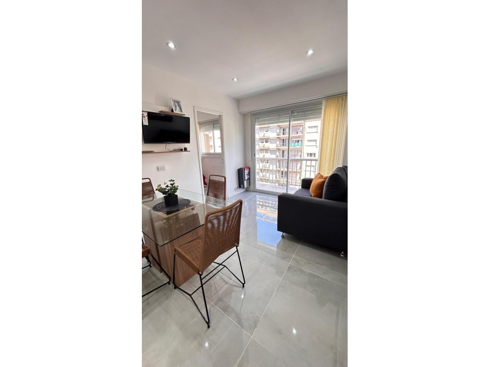 VENTA DEPTO. DE 3 AMB. C/ BALCON A LA CALLE. Z/ CENTRO