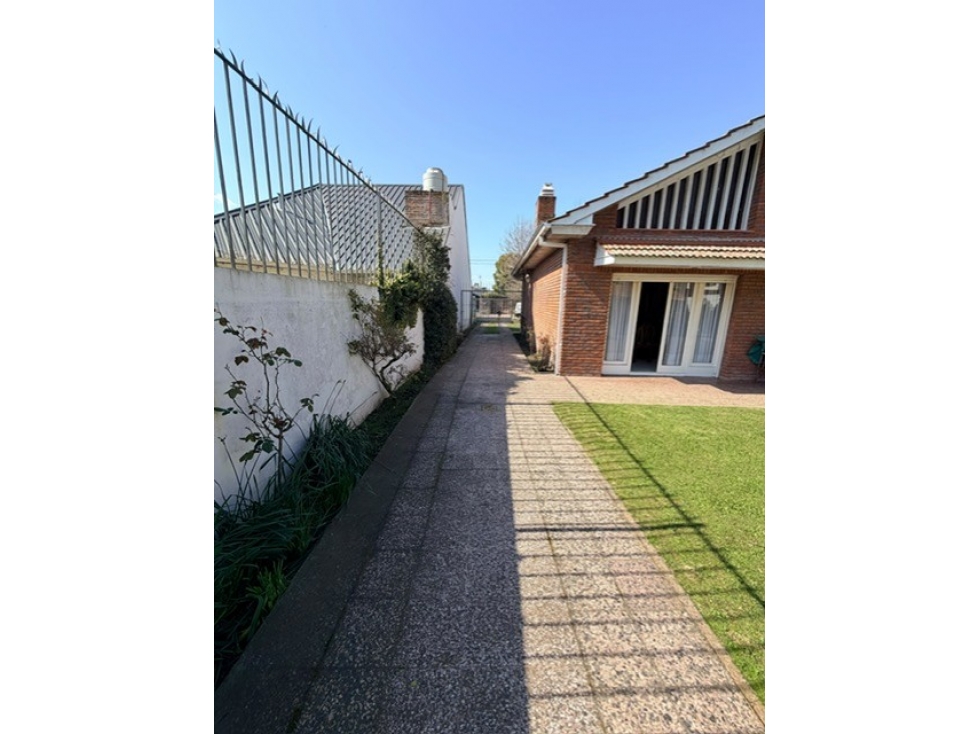 VENTA CASA 6 AMB. C/ GRAN PARQUE, QUINCHO Y GARAGE. LOPEZ DE GOMARA — foto 6
