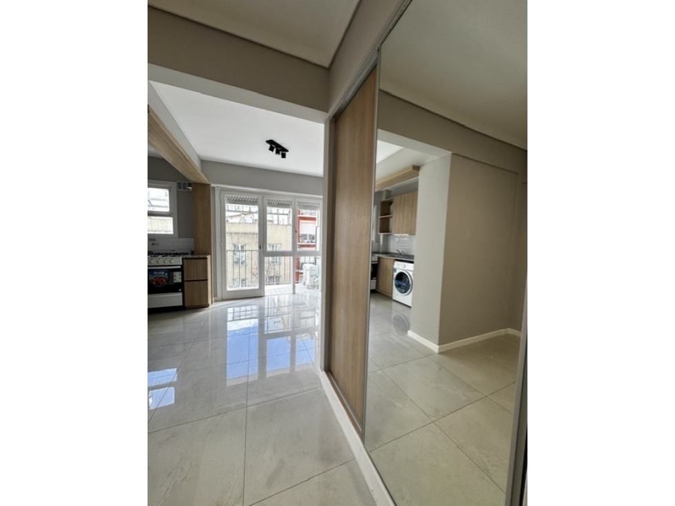 VENTA DEPTO.1 AMB.RECICLADO. A LA CALLE CON BALCON.CENTRO - 4