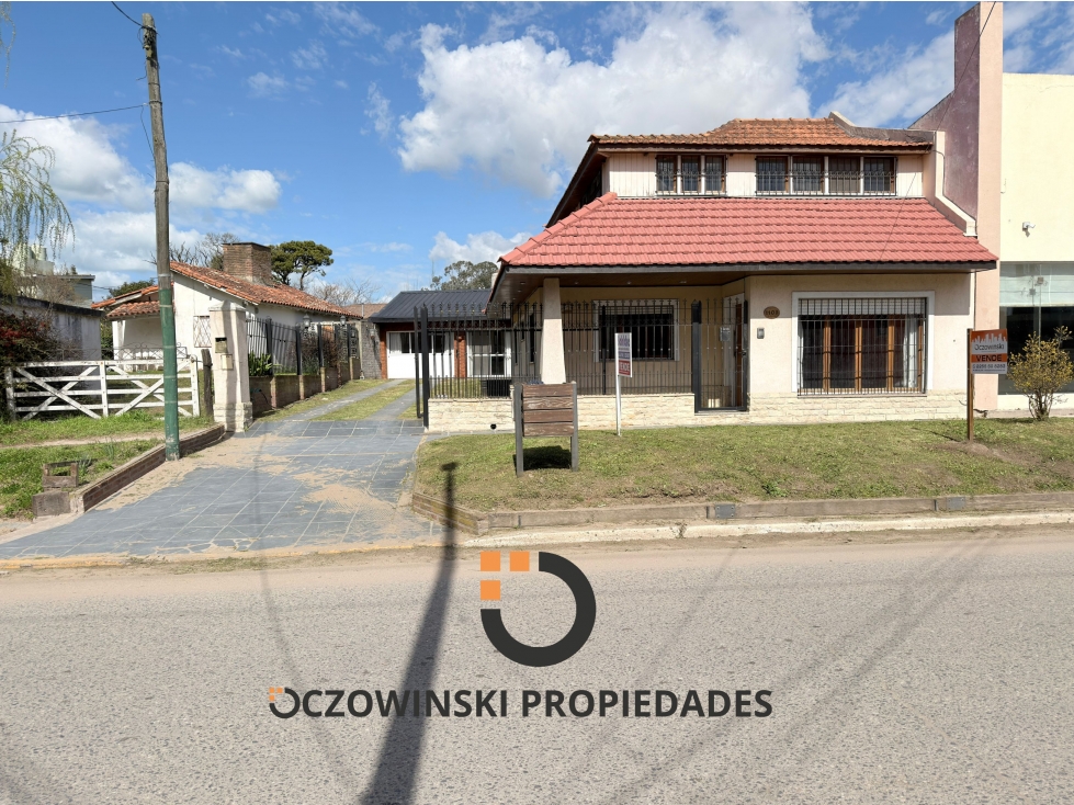 VENTA CASA 5 AMBIENTES (VILLA GESELL) - 1