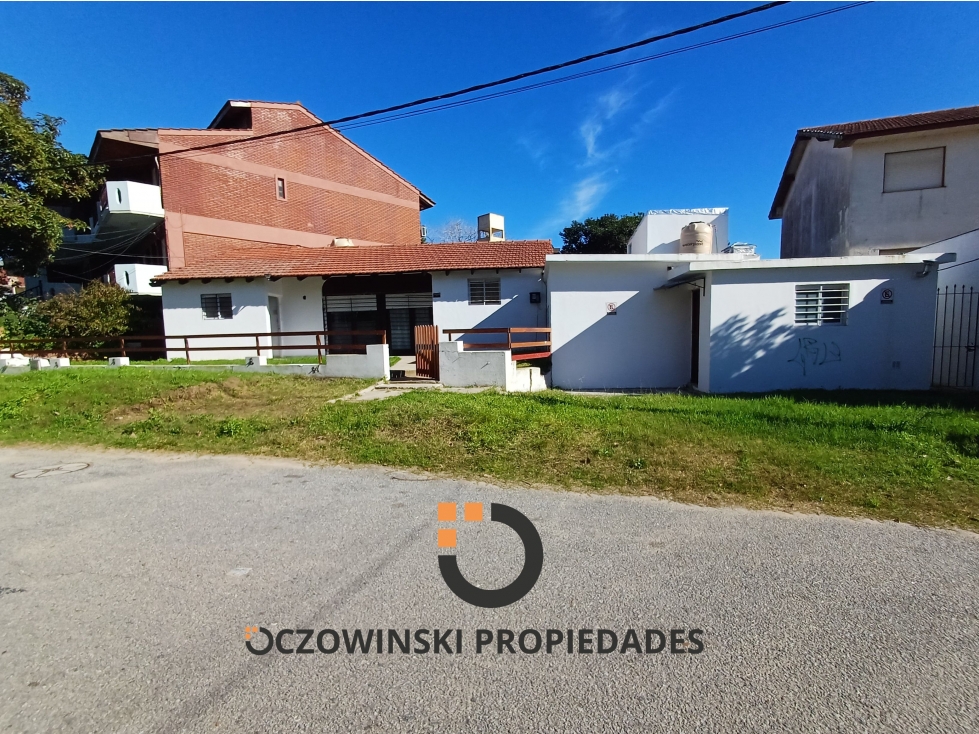 VENTA CASA + 2 DEPTOS ZONA CENTRO (VILLA GESELL)