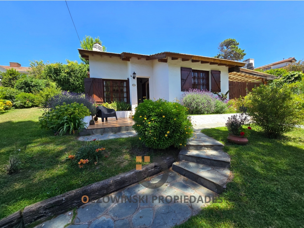 CASA 4 AMBIENTES EN VENTA (VILLA GESELL) — foto 2