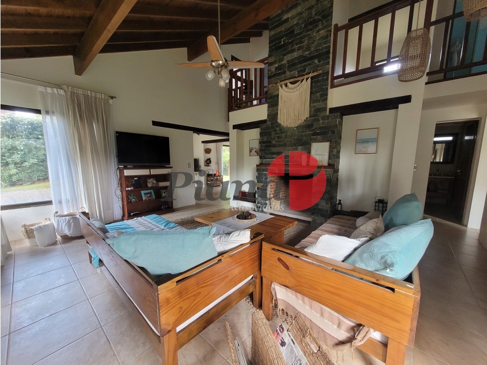Casa en Venta - Zona Alamos - Calidad edilicia - Cercana al Golf — foto 4