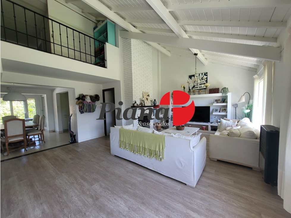 Casa en Venta - Zona Lasalle - Refaccionada - Piscina — foto 2