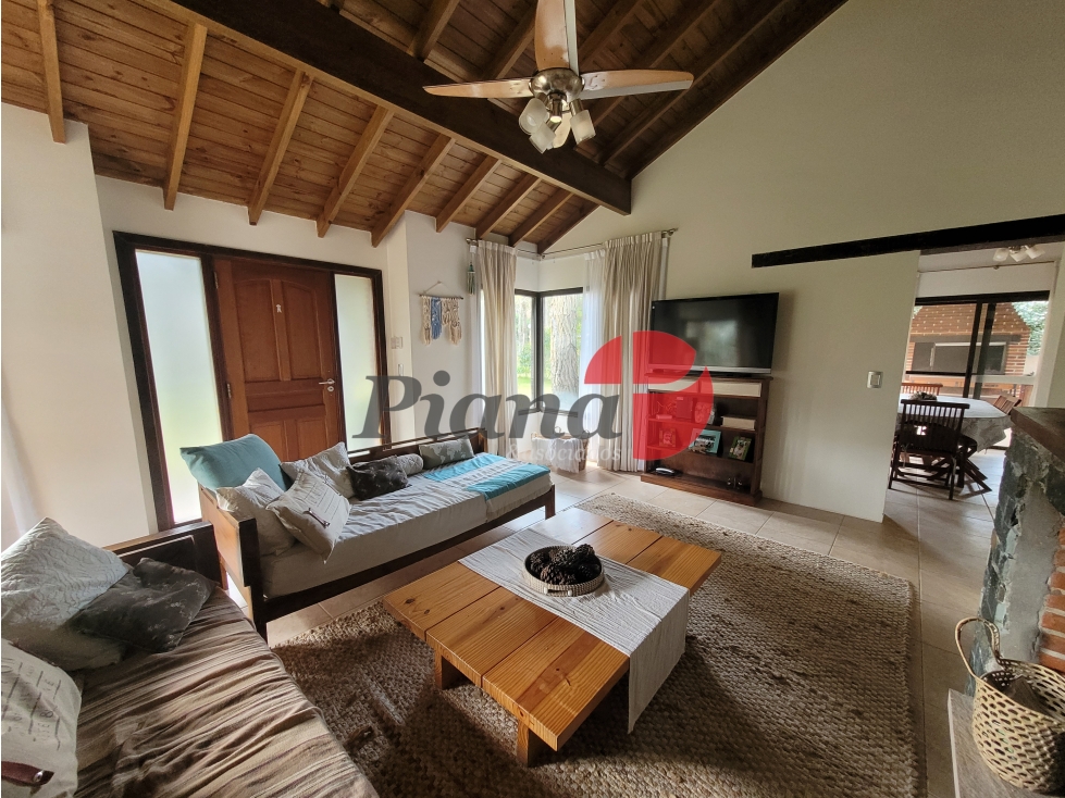 Casa en Venta - Zona Alamos - Calidad edilicia - Cercana al Golf — foto 3