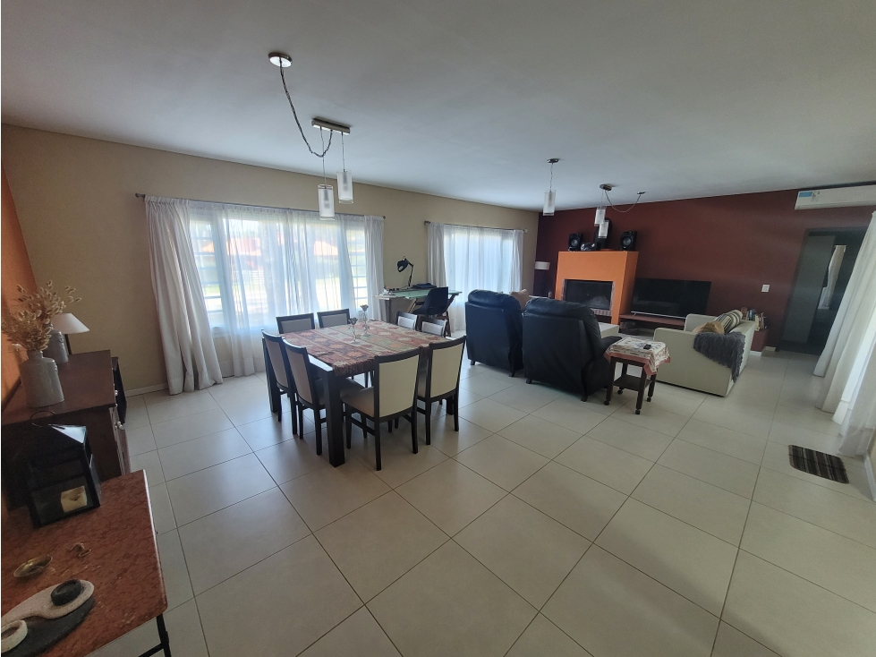 Casa en Venta - Zona Álamos - Calidad de Construcción — foto 2