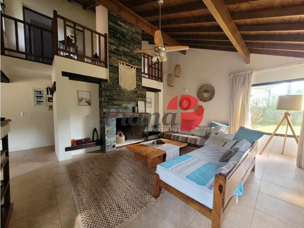 Casa en Venta - Zona Alamos - Calidad edilicia - Cercana al Golf — foto 5
