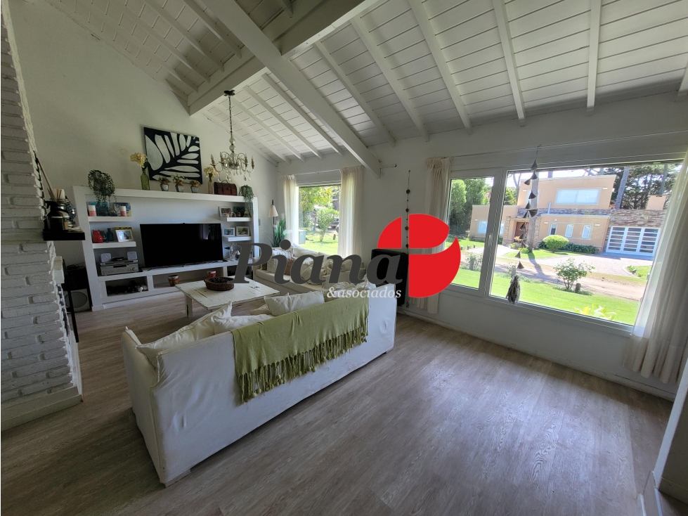 Casa en Venta - Zona Lasalle - Refaccionada - Piscina — foto 4