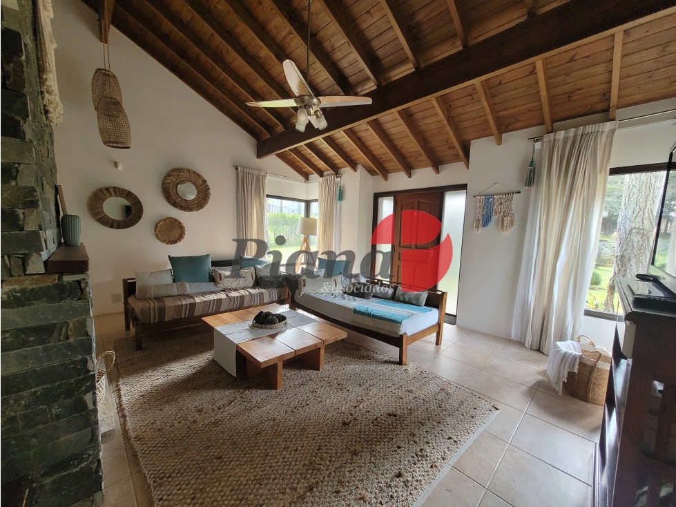 Casa en Venta - Zona Alamos - Calidad edilicia - Cercana al Golf — foto 6