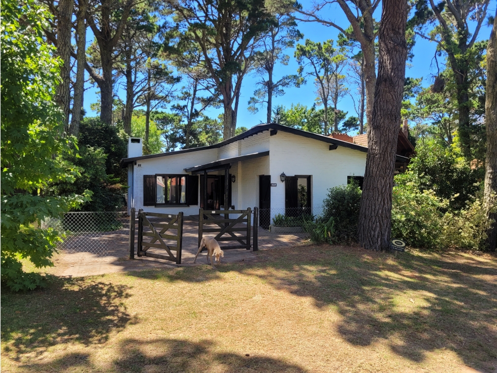 Casa en Venta - Zona Golf - Construcción Solida - Excelente Estado