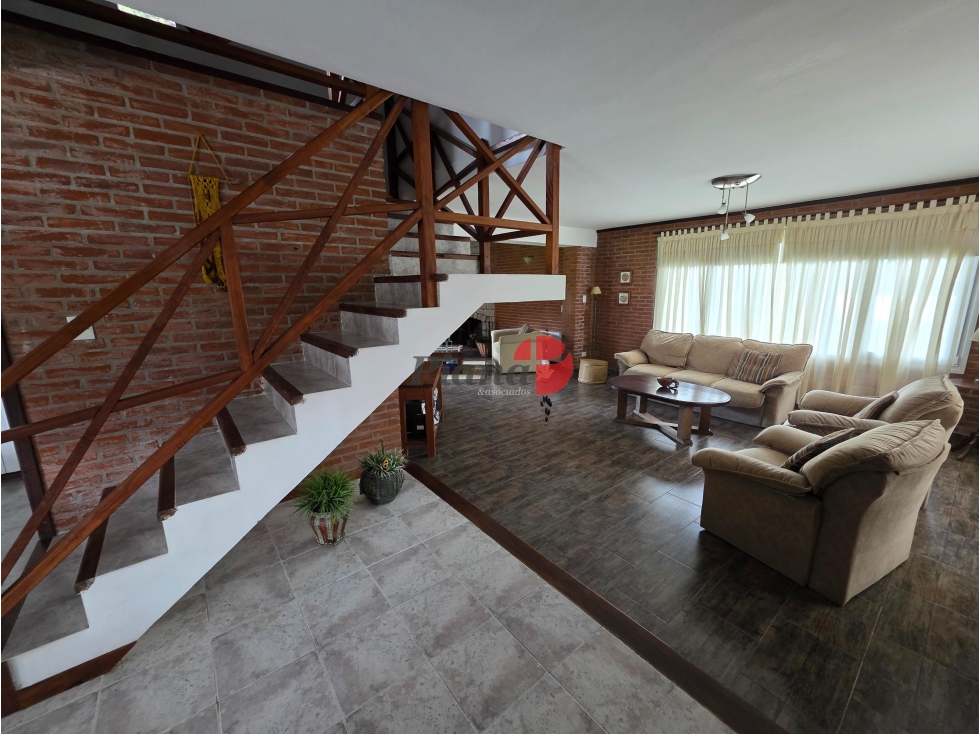 Casa en Venta - Barrio B5 - Excelente Estado - Quincho - Financiación — foto 2