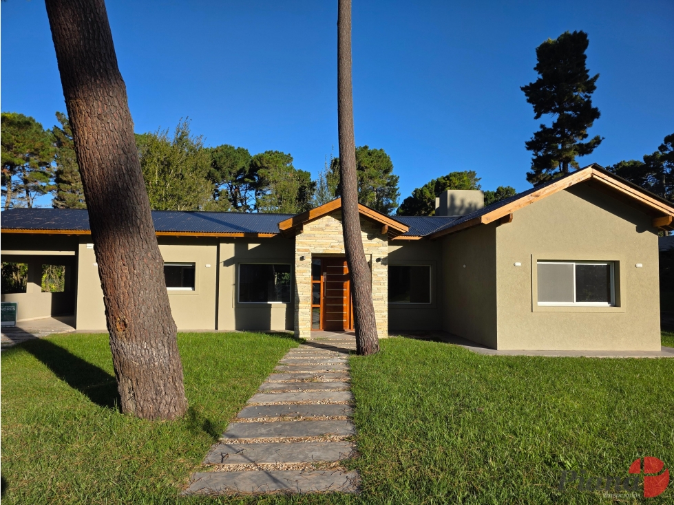 Casa en Venta - Barrio Álamos - A Estrenar - Moderna y Luminosa