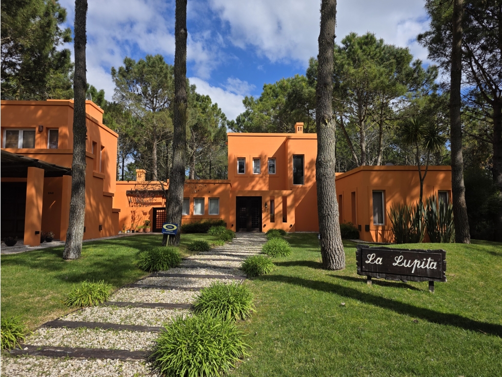 Casa en Venta - Barrio La Herradura - Calidad Edilicia