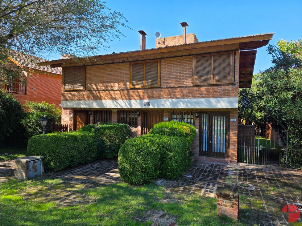 Dúplex en Venta - Zona Dúplex - Jardín amplio - Buen Estado