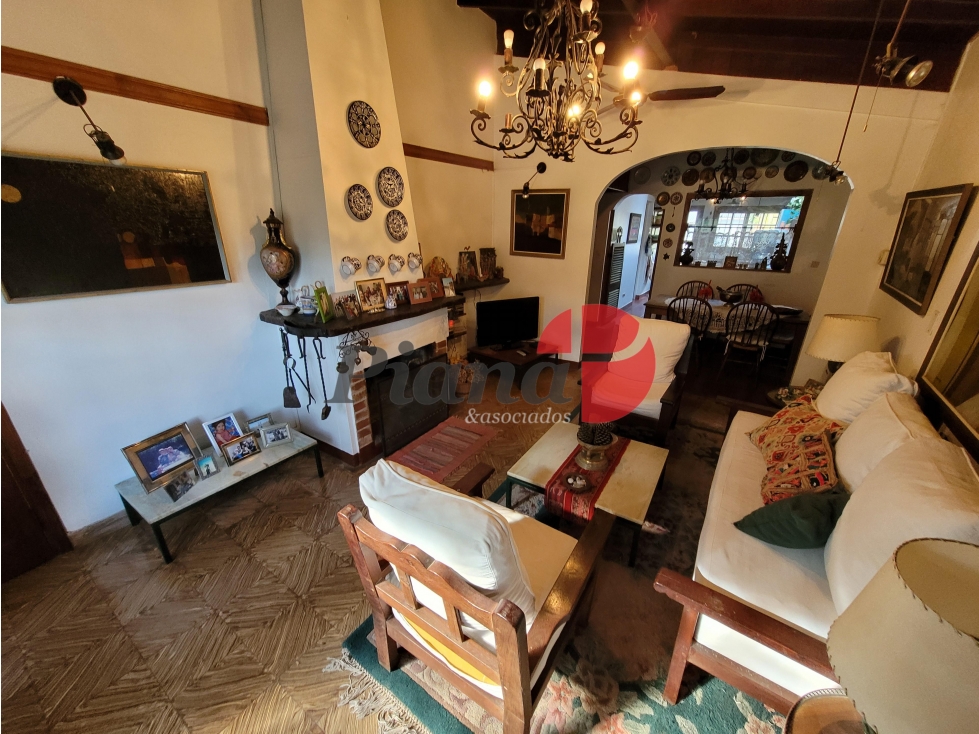 OPORTUNIDAD en Venta - Casa en Zona B5/Tridente - Entorno Residencial - 5