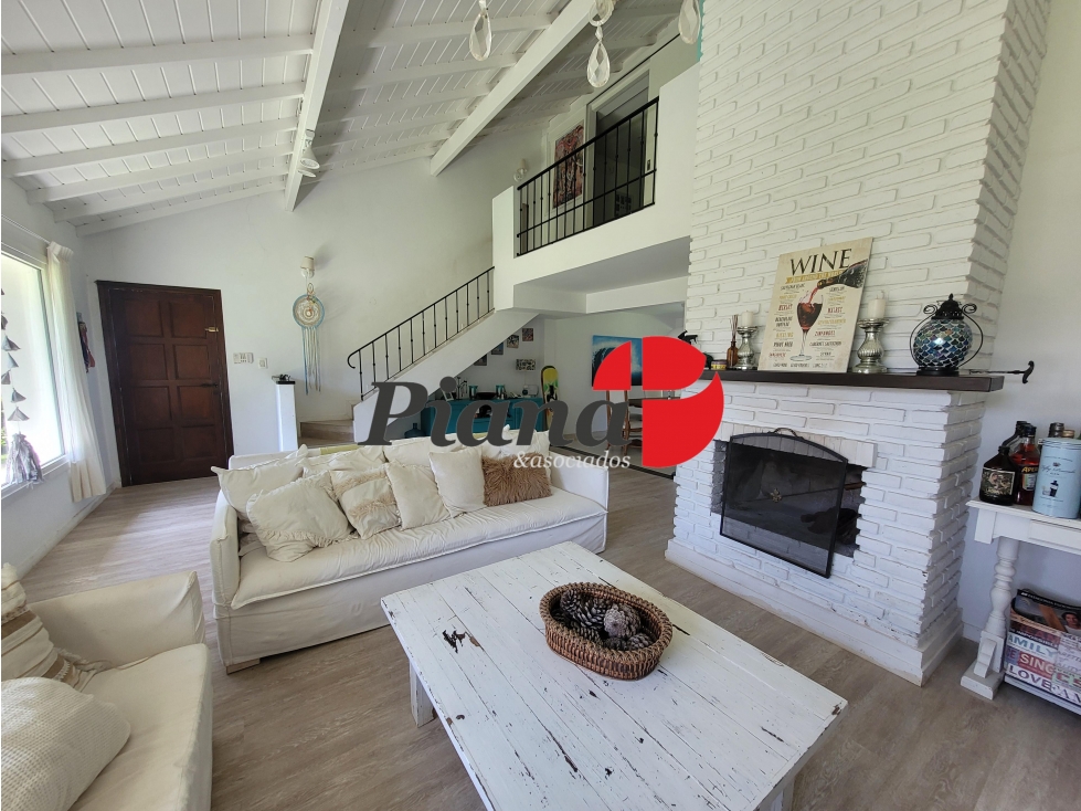 Casa en Venta - Zona Lasalle - Refaccionada - Piscina — foto 3