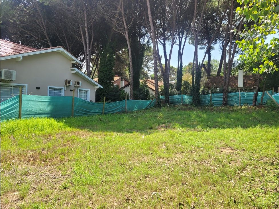 Terreno en Venta - Zona Lasalle - Entorno Encantador - Desmalezado - 1