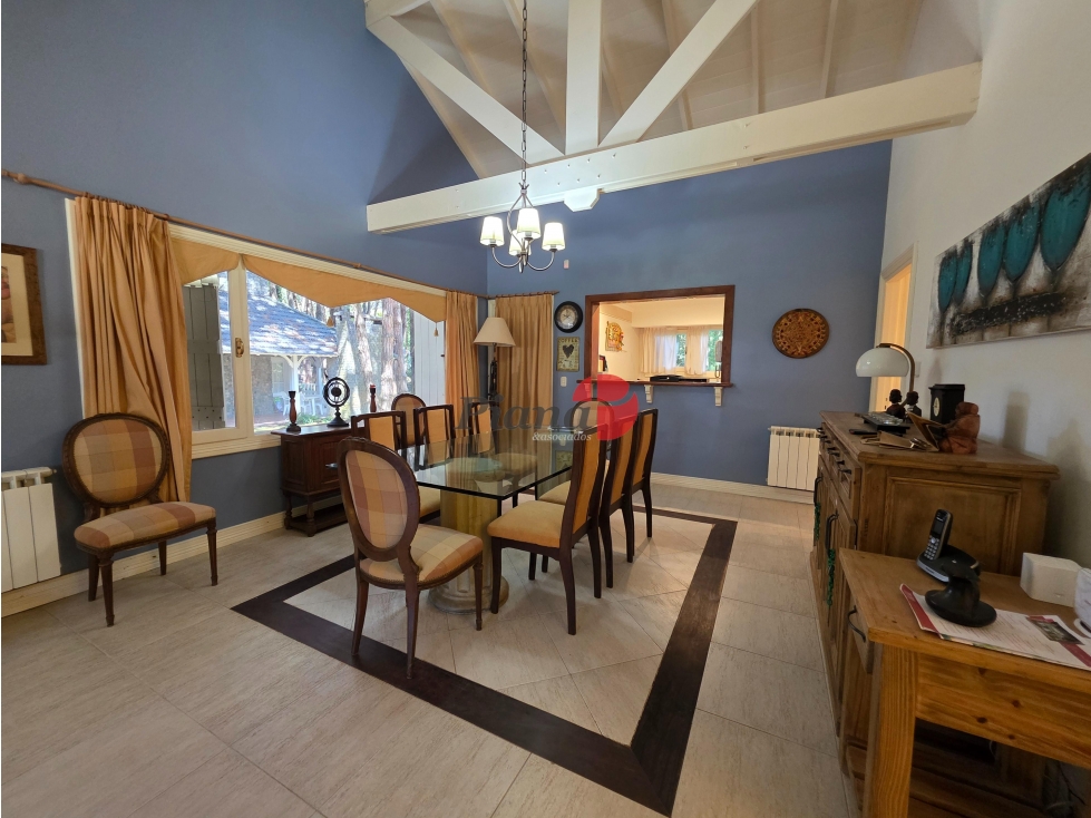 Casa en Venta - Carilo - Inmersa en el Bosque - 1.599 m² de terreno — foto 6