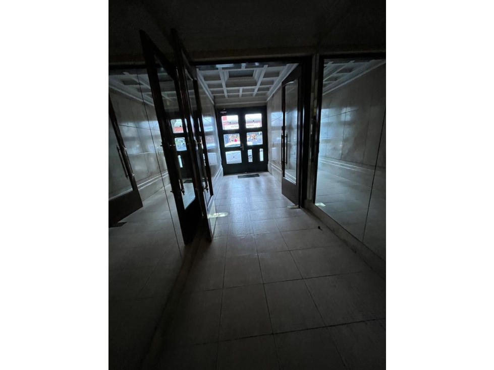OFICINA / OPC. DEPTO 3 AMB. con BAULERA- RIVADAVIA 3222 2do. piso. - 5