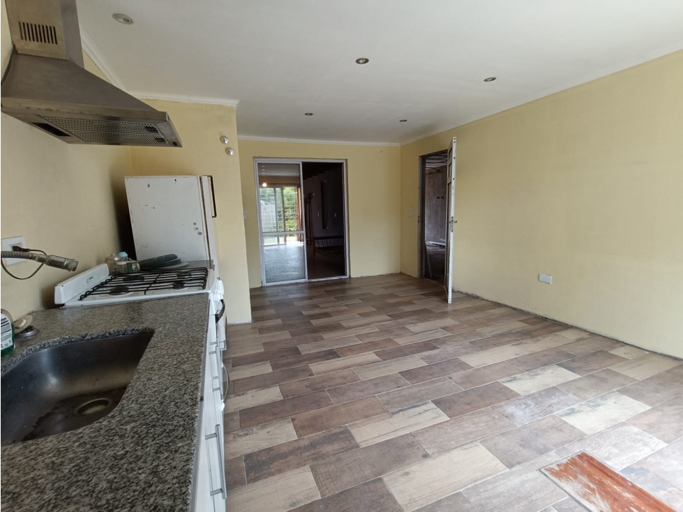 VENTA CASA 3 AMBIENTES CON PARQUE Y COCHERA B° ALFAR - APTO CREDITO - 3