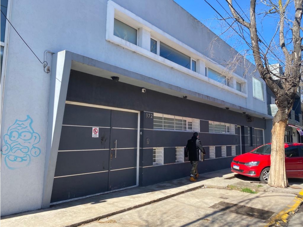 VENTA CASA 3 AMB CON PILETA y GRAN GALPÓN - 1