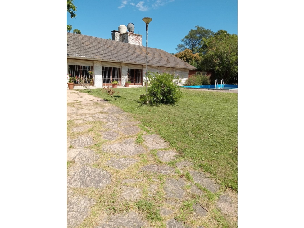 OPORTUNIDAD ÚNICA sobre 5 lotes EN BARRIO LAS MARGARITAS- CON PILETA.