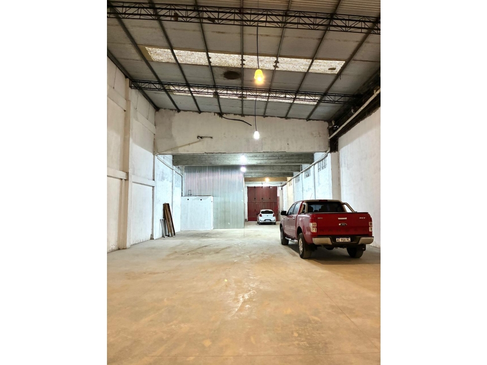 Alquiler galpón comercial Libertad y Tandil - 2