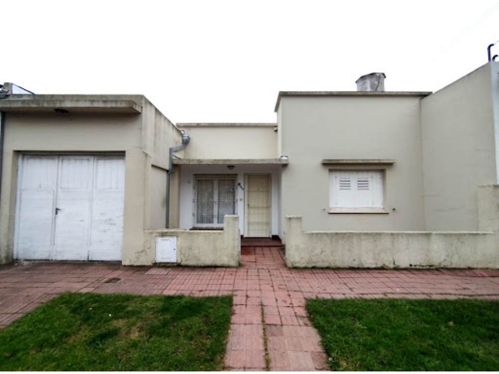 CASA EN 5 AMBIENTES CON COCHERA . P RAMOS OESTE - 1