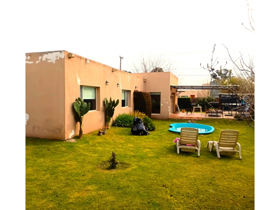 Venta casa 4 amb.con parque. Las margaritas. Apta credito - 2