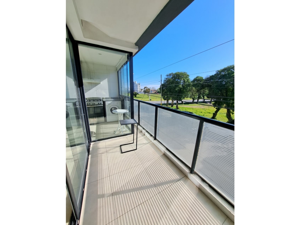 ALQUILER DEPARTAMENTO 2 AMBIENTES CON COCHERA Y BALCÓN VISTA AL MAR — foto 3