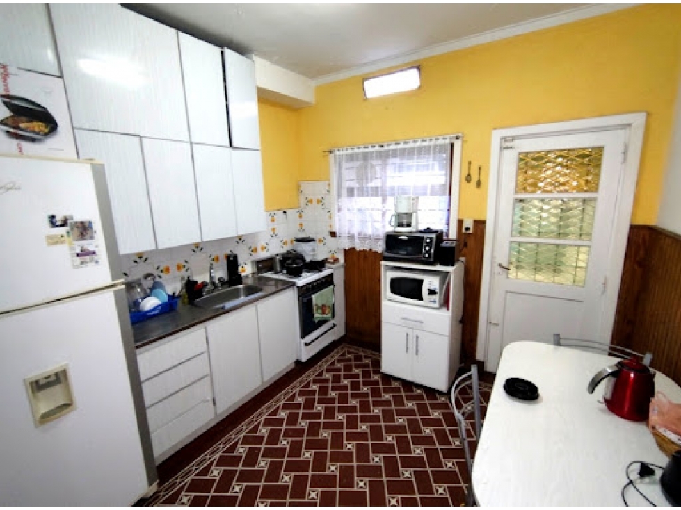 CASA EN 5 AMBIENTES CON COCHERA . P RAMOS OESTE - 4