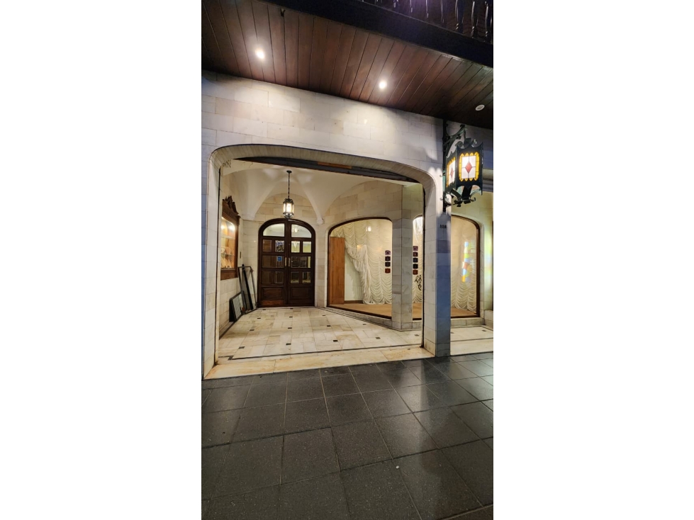 VENTA EXCELENTE SALON COMERCIAL ACTIVO PLAYA GDE CALLE ALEM