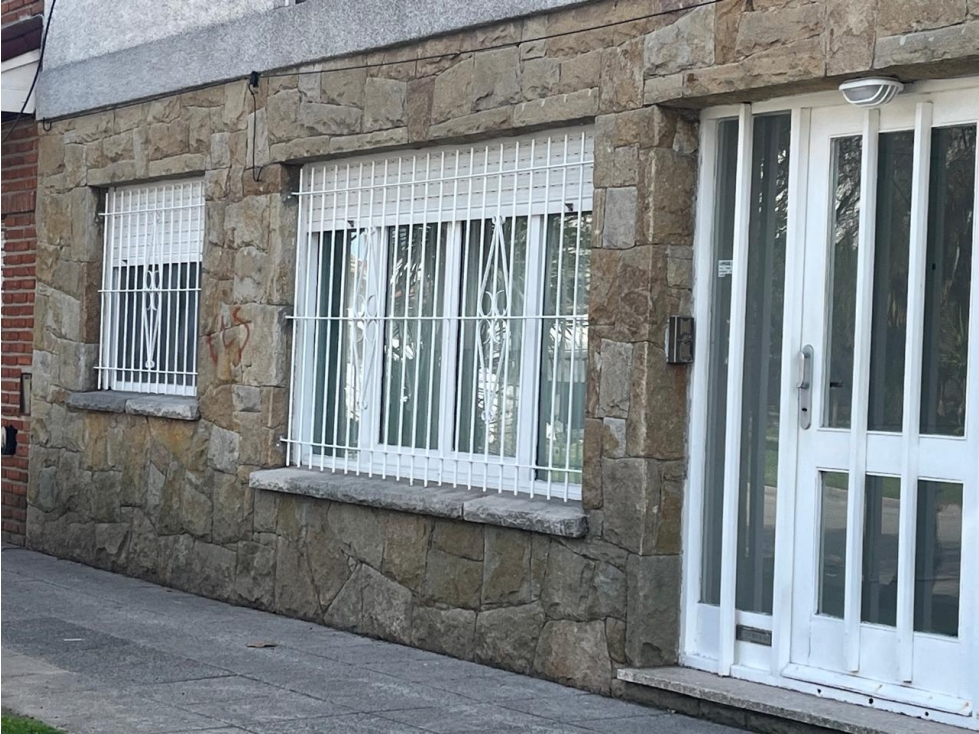 PH 3 AMBIENTES PB CON PATIO Y ESPACIO COCHERA — foto 2