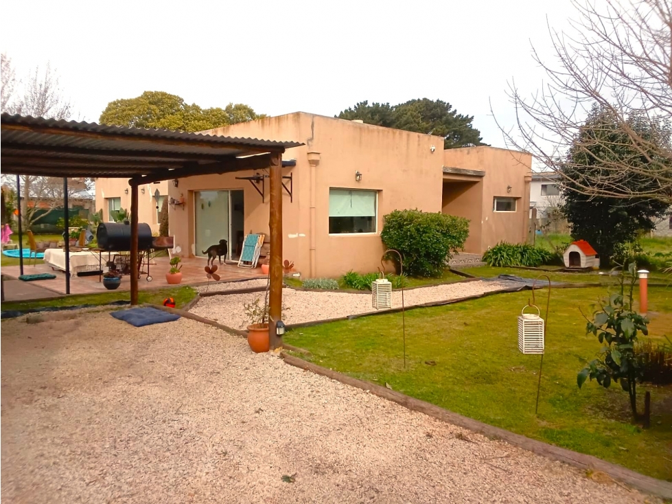 Venta casa 4 amb.con parque. Las margaritas. Apta credito - 1