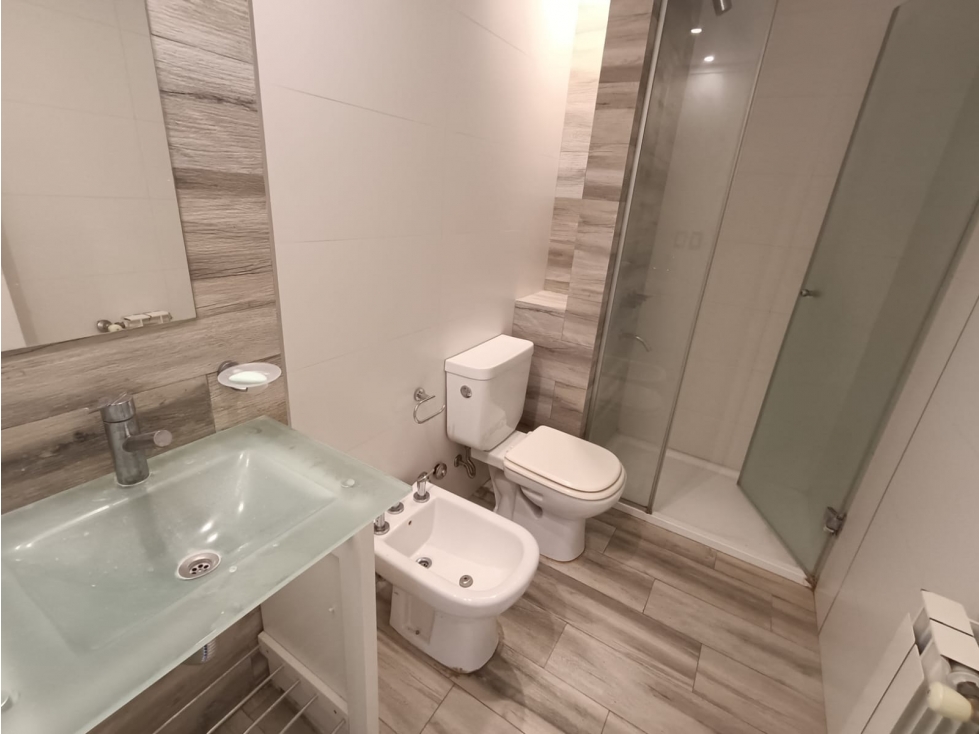 ALQUILER IMPECABLE MONOAMBIENTE CON BALCON AL FRENTE ZONA ALDREY — foto 5