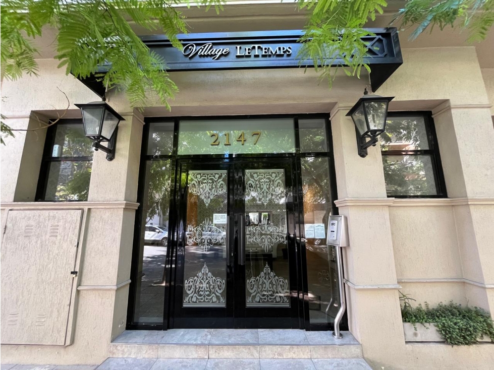 VENTA 2 AMB ED. VILLAGE CON COCHERA PLAZA MITRE